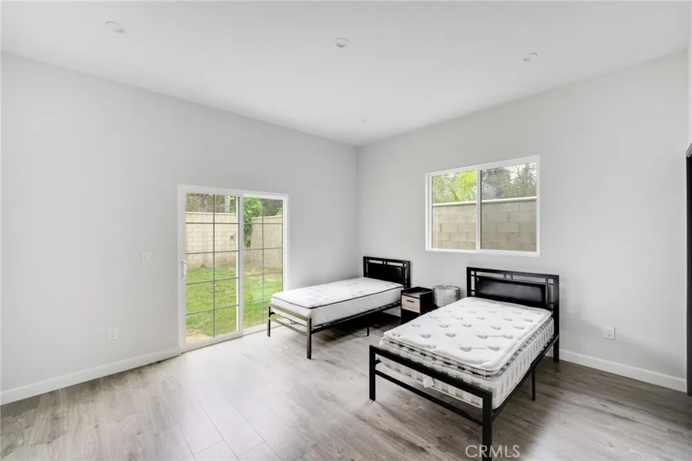 8806 Enfield Avenue Northridge, CA 91325
