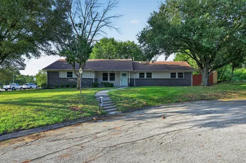2403 Robin Circle