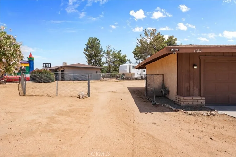 19801 Talihina Apple Valley, CA 92307