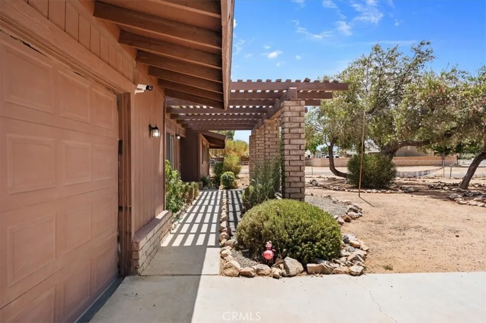 19801 Talihina Apple Valley, CA 92307
