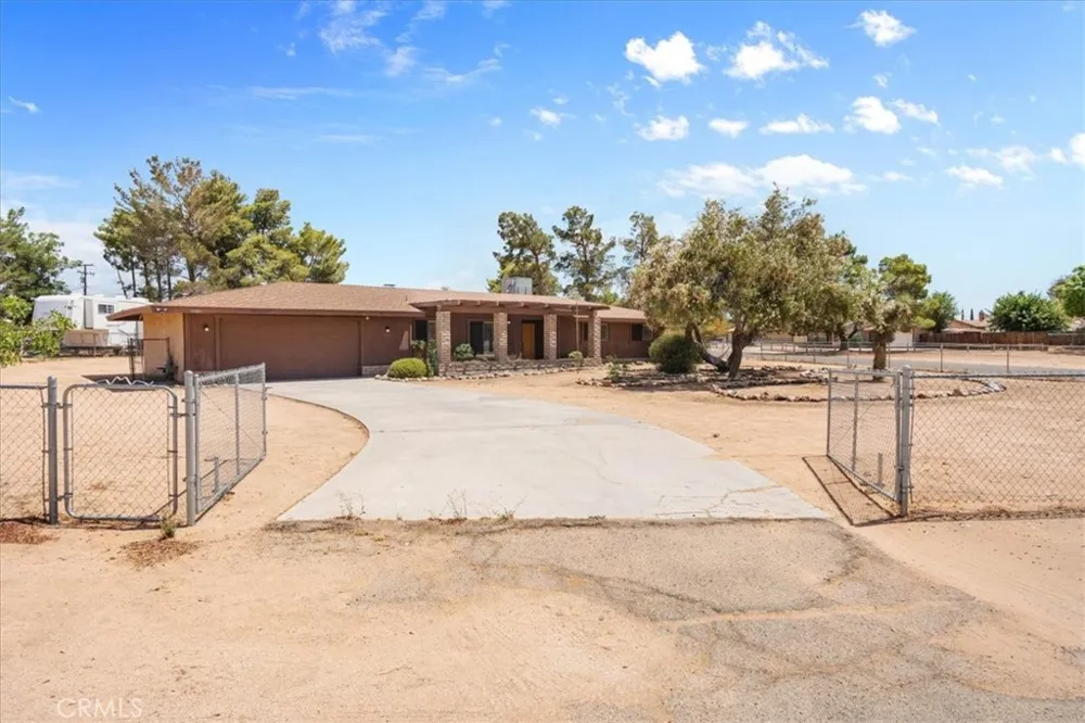 19801 Talihina Apple Valley, CA 92307