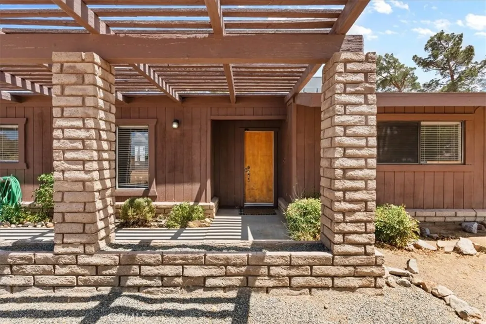 19801 Talihina Apple Valley, CA 92307
