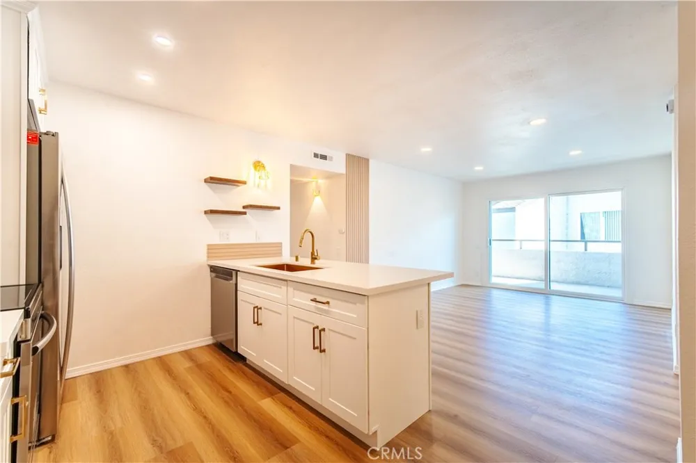 21951 Rimhurst Drive #202 Lake Forest, CA 92630