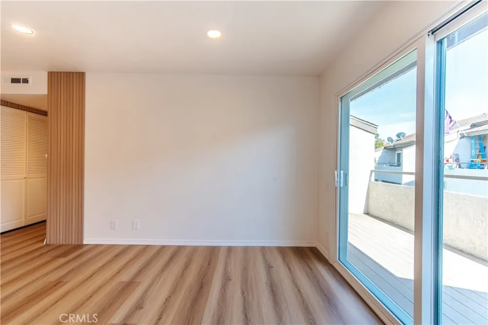 21951 Rimhurst Drive #202 Lake Forest, CA 92630