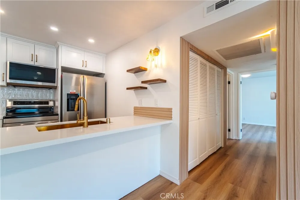21951 Rimhurst Drive #202 Lake Forest, CA 92630