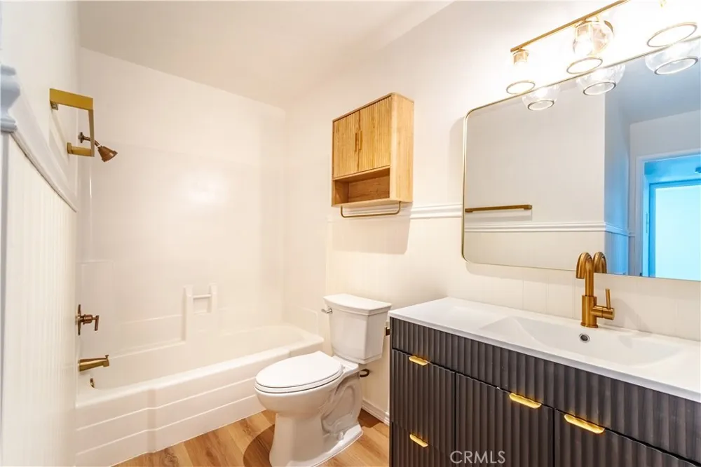 21951 Rimhurst Drive #202 Lake Forest, CA 92630