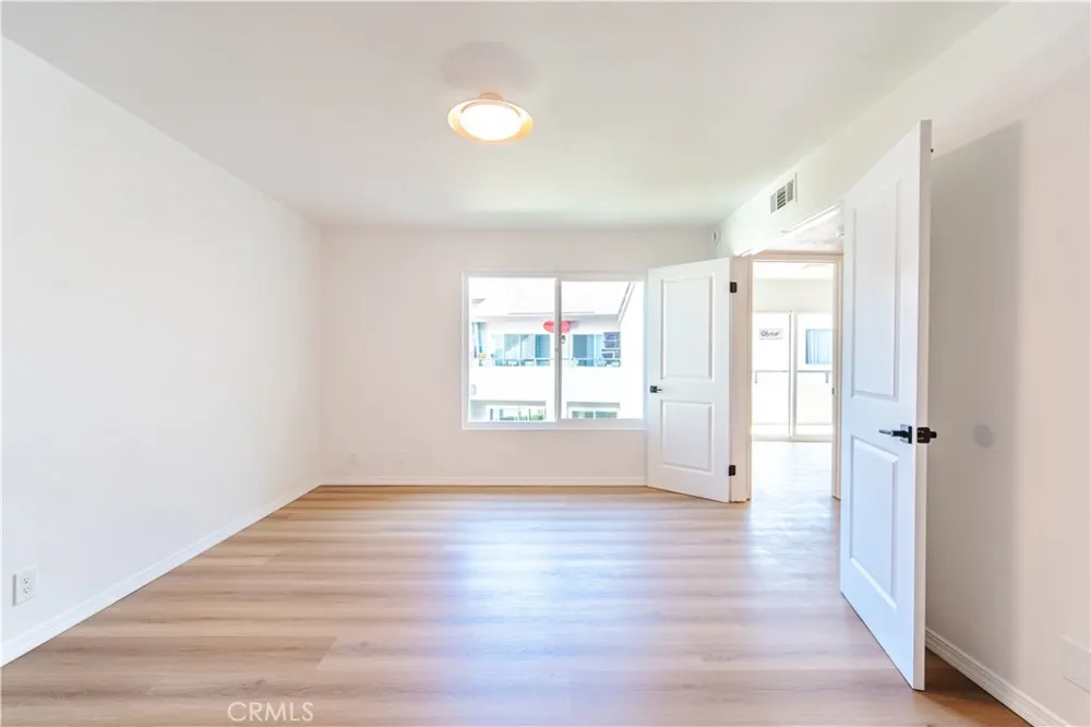21951 Rimhurst Drive #202 Lake Forest, CA 92630