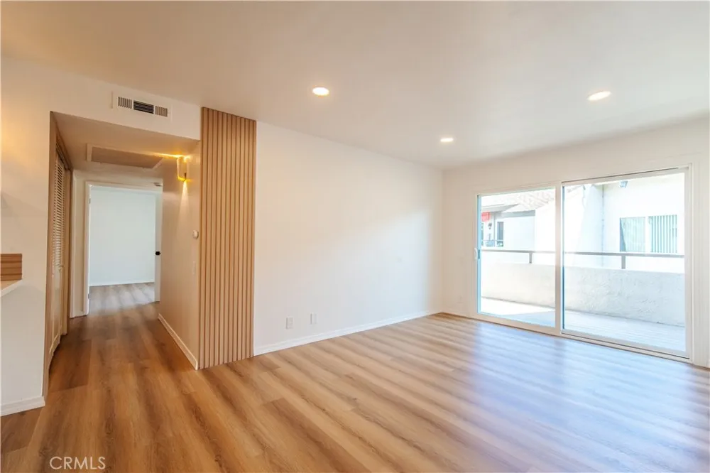 21951 Rimhurst Drive #202 Lake Forest, CA 92630