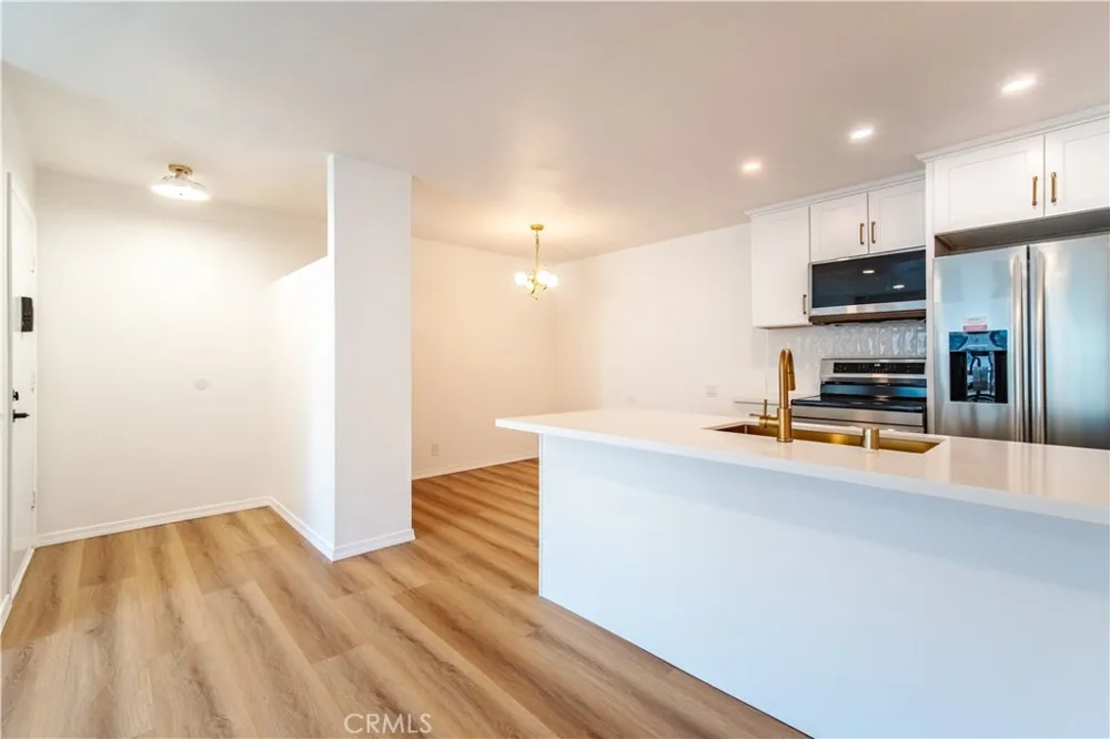 21951 Rimhurst Drive #202 Lake Forest, CA 92630
