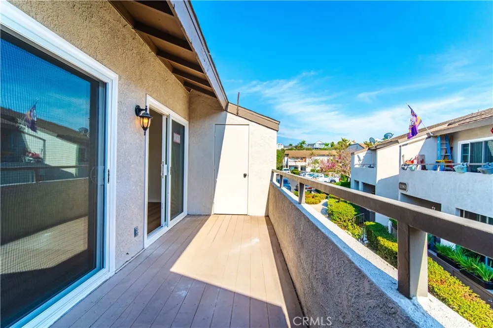 21951 Rimhurst Drive #202 Lake Forest, CA 92630