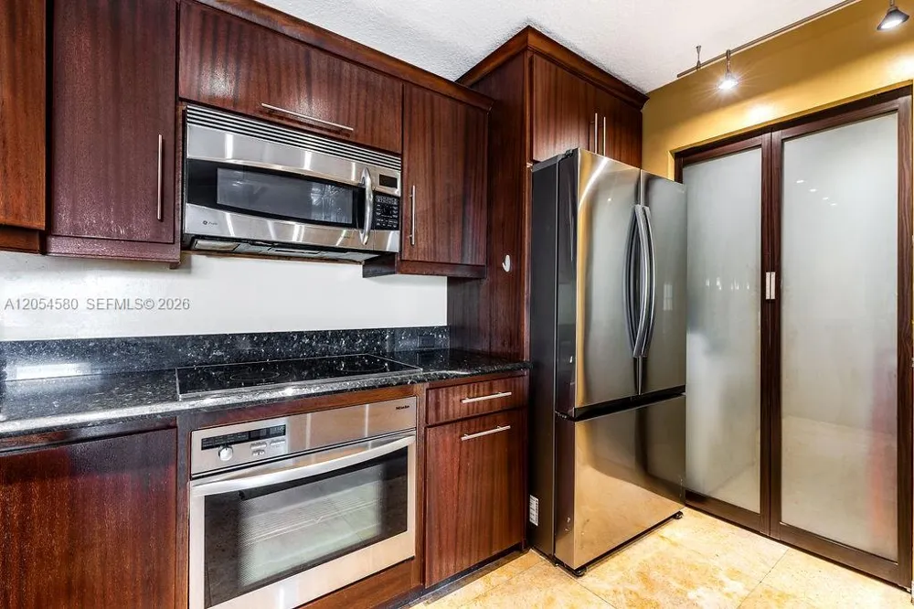19999 E Country Club Dr #1302 Aventura, FL 33180