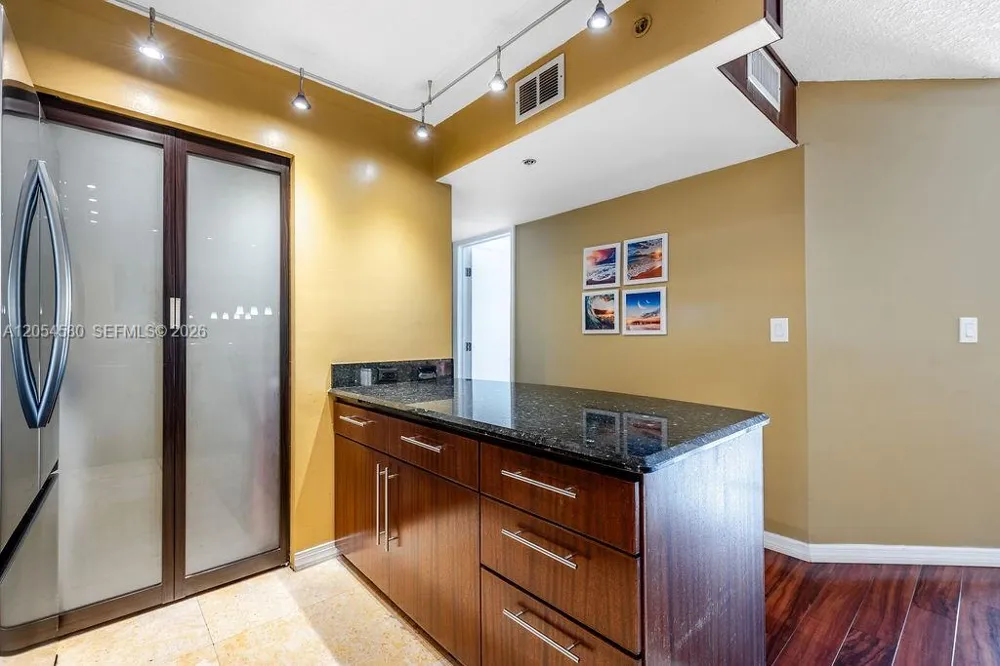19999 E Country Club Dr #1302 Aventura, FL 33180