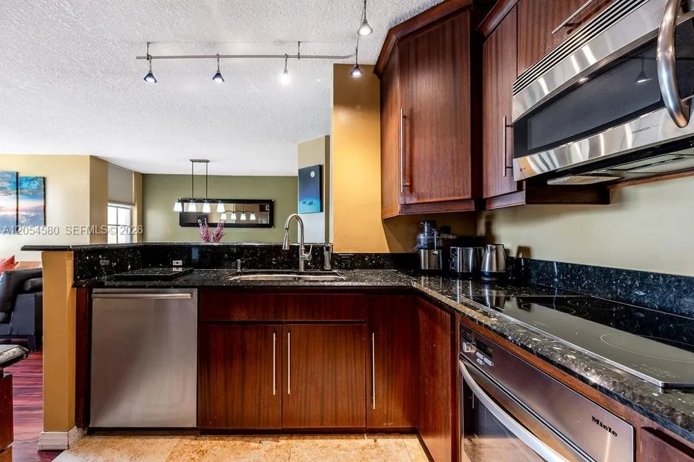 19999 E Country Club Dr #1302 Aventura, FL 33180