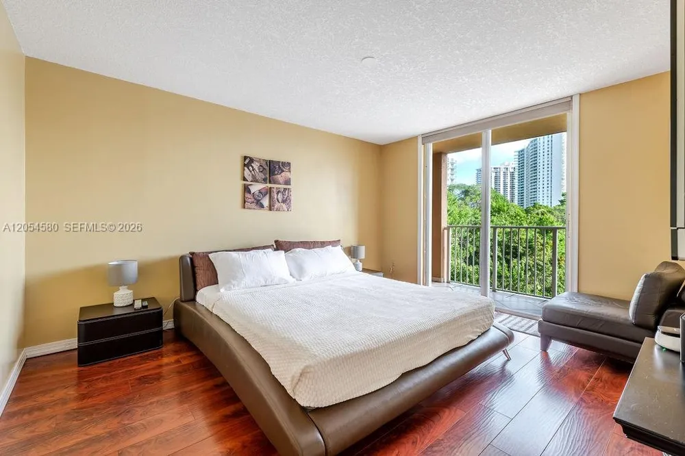 19999 E Country Club Dr #1302 Aventura, FL 33180