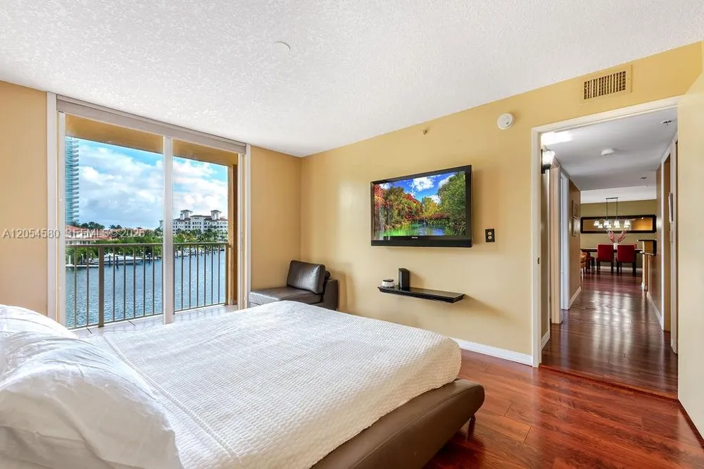 19999 E Country Club Dr #1302 Aventura, FL 33180