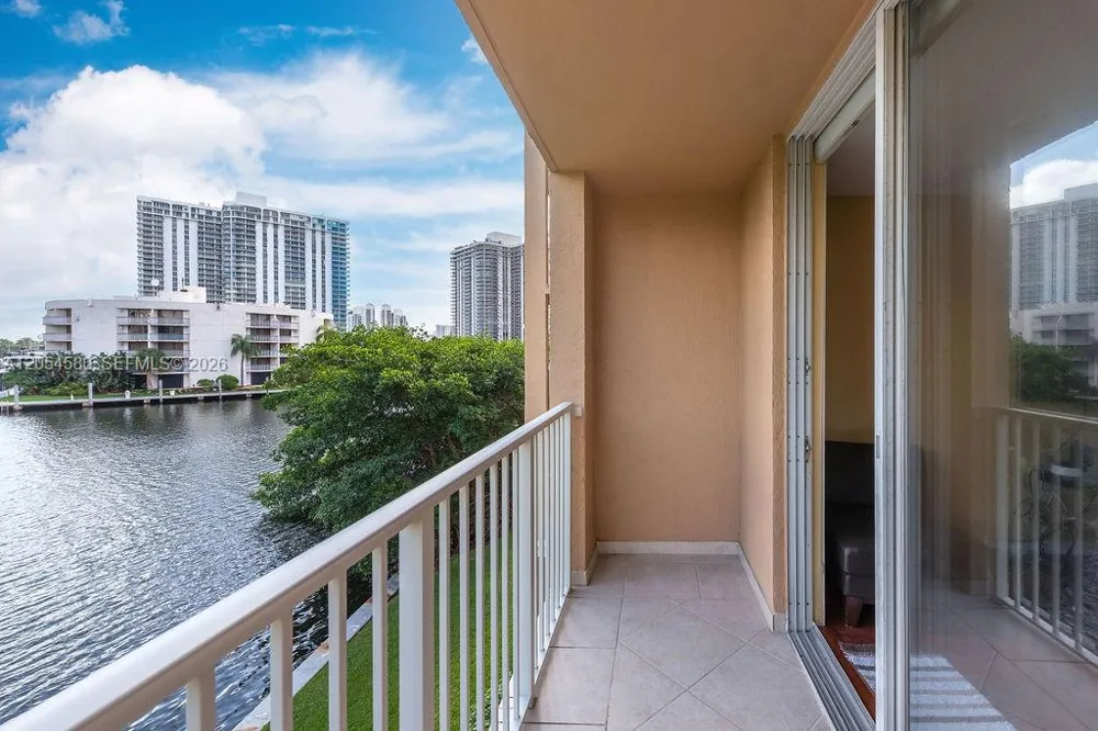 19999 E Country Club Dr #1302 Aventura, FL 33180