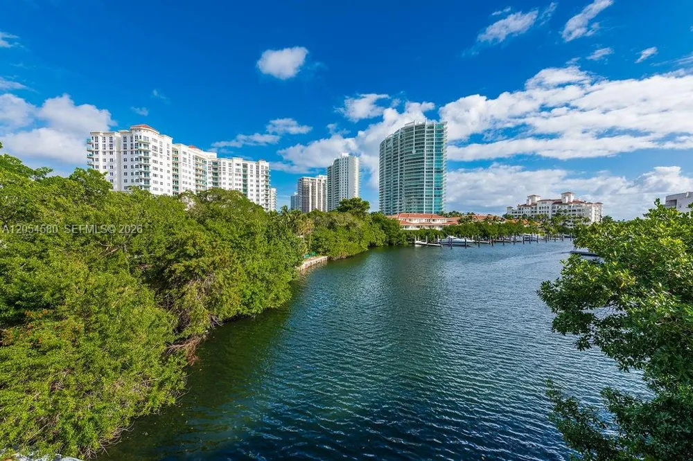 19999 E Country Club Dr #1302 Aventura, FL 33180