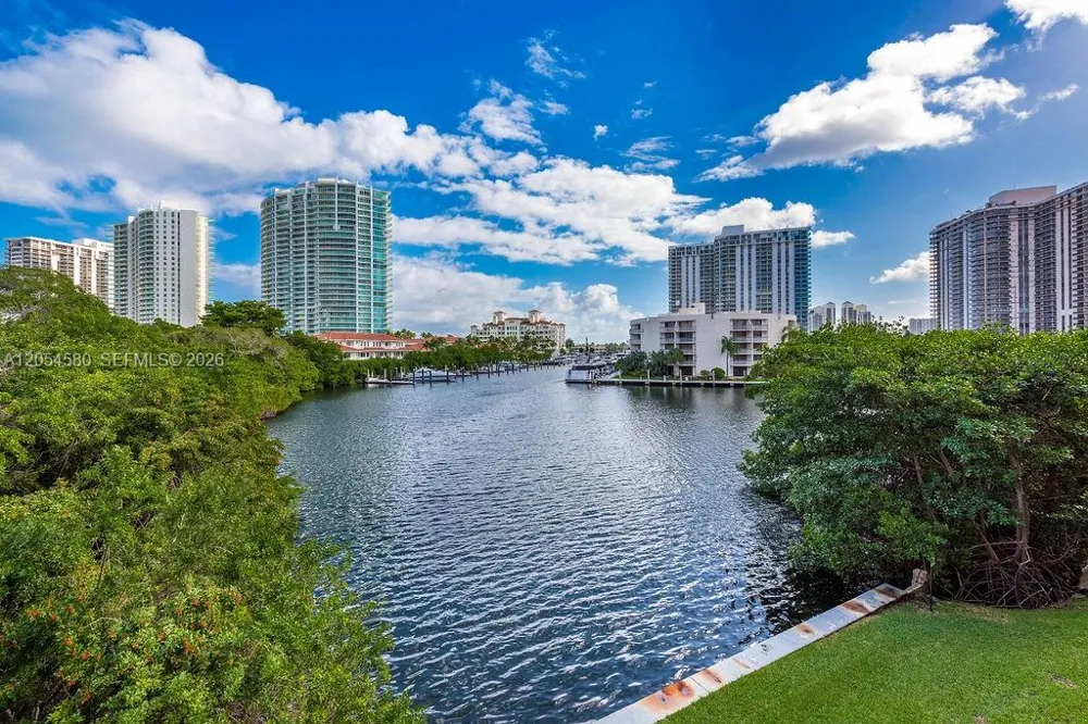 19999 E Country Club Dr #1302 Aventura, FL 33180