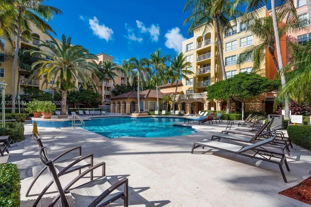 19999 E Country Club Dr #1302 Aventura, FL 33180