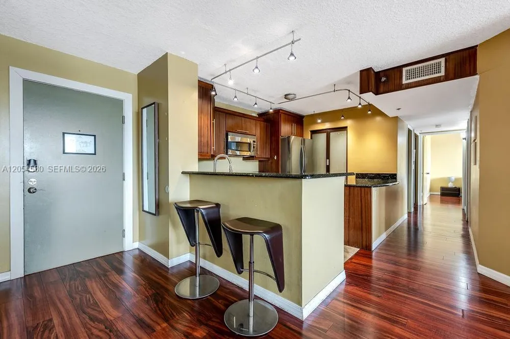 19999 E Country Club Dr #1302 Aventura, FL 33180
