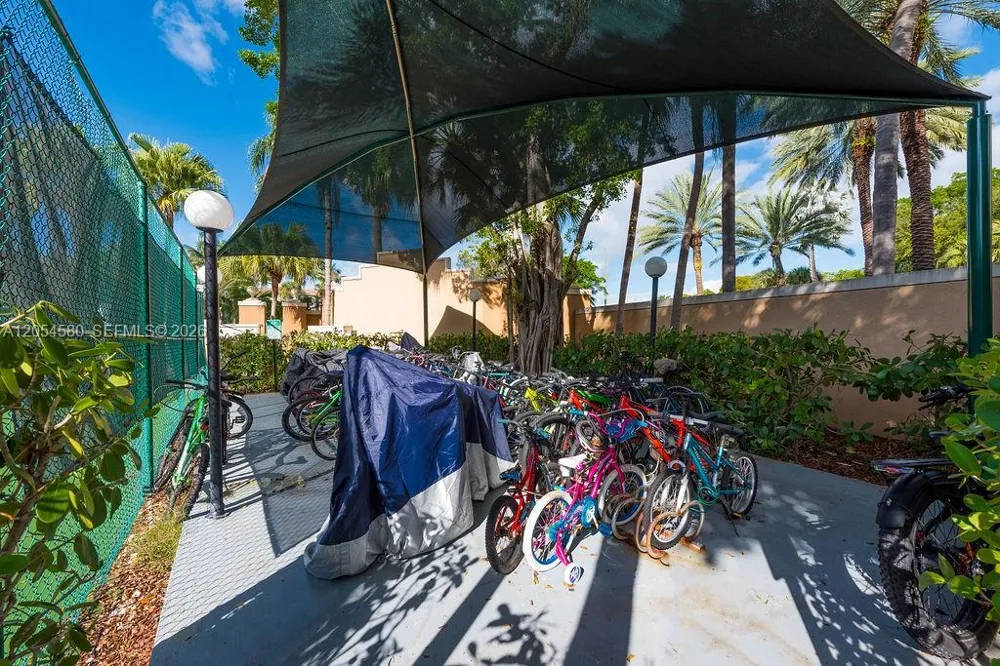 19999 E Country Club Dr #1302 Aventura, FL 33180