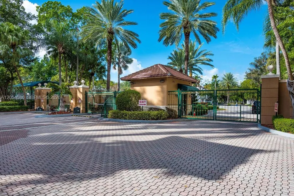 19999 E Country Club Dr #1302 Aventura, FL 33180
