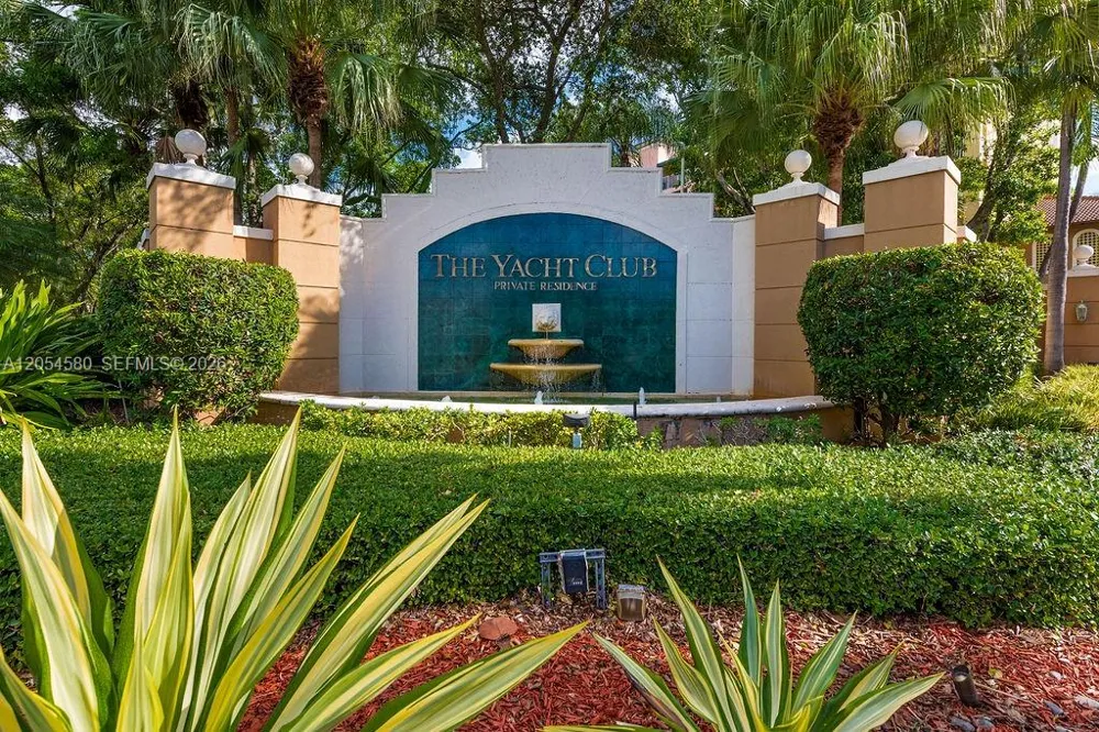 19999 E Country Club Dr #1302 Aventura, FL 33180