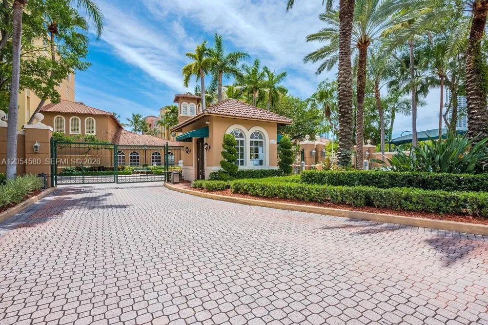19999 E Country Club Dr #1302 Aventura, FL 33180
