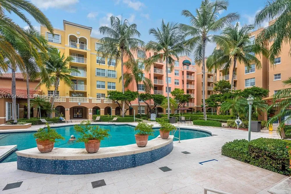 19999 E Country Club Dr #1302 Aventura, FL 33180