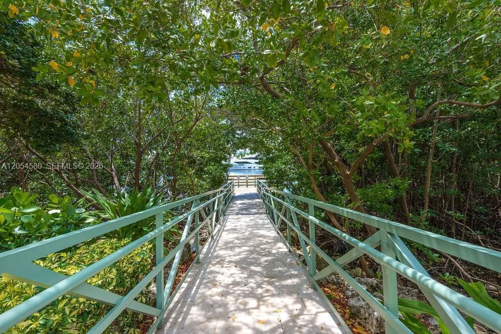 19999 E Country Club Dr #1302 Aventura, FL 33180