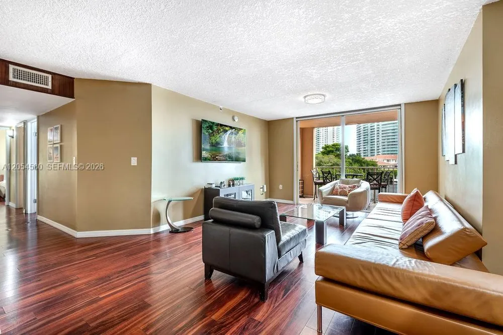19999 E Country Club Dr #1302 Aventura, FL 33180