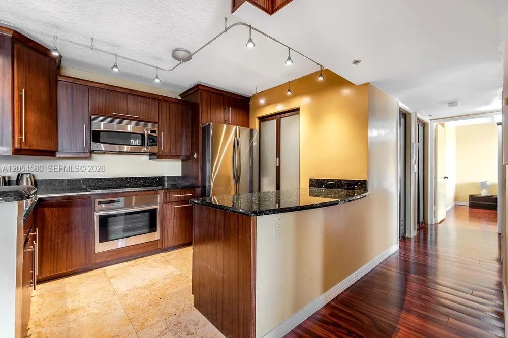 19999 E Country Club Dr #1302 Aventura, FL 33180