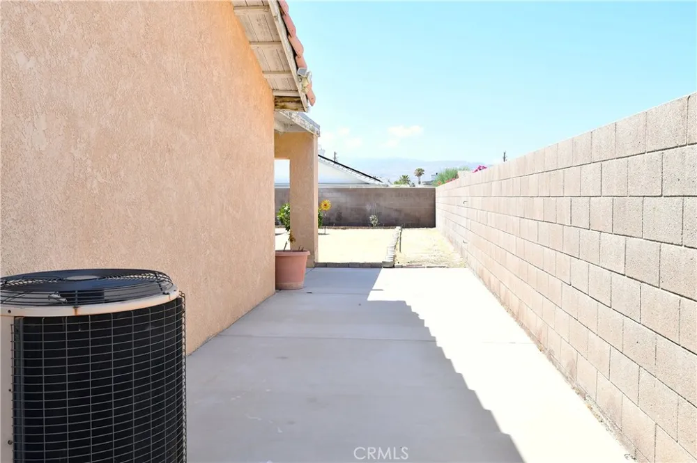 68295 Modalo Cathedral City, CA 92234