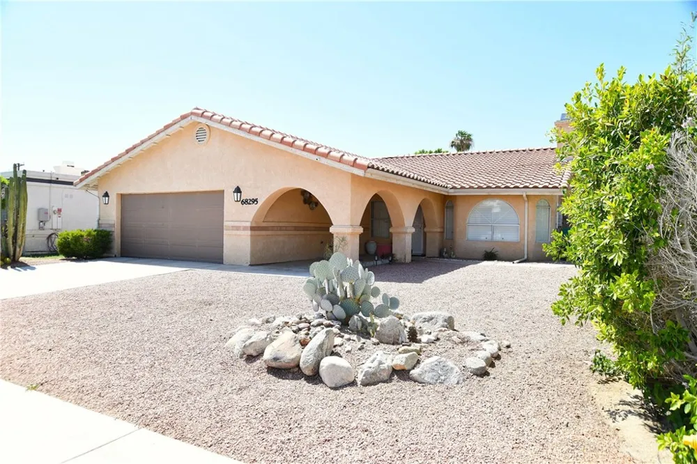 68295 Modalo Cathedral City, CA 92234