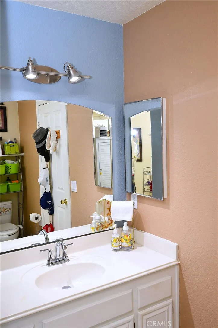 68295 Modalo Cathedral City, CA 92234