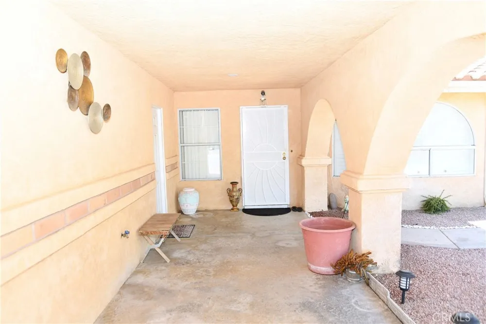 68295 Modalo Cathedral City, CA 92234