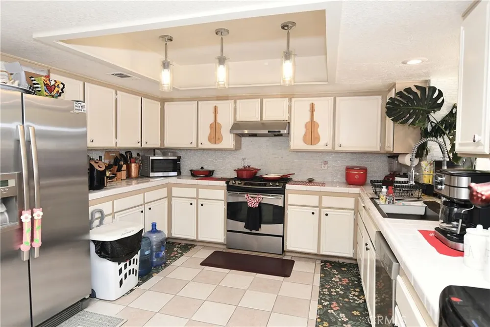 68295 Modalo Cathedral City, CA 92234