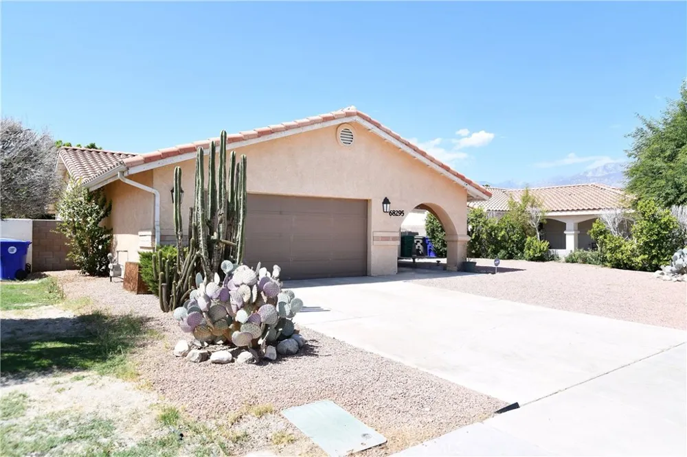 68295 Modalo Cathedral City, CA 92234