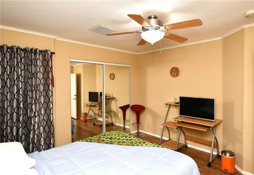 68295 Modalo Cathedral City, CA 92234