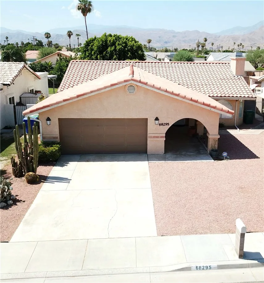 68295 Modalo Cathedral City, CA 92234
