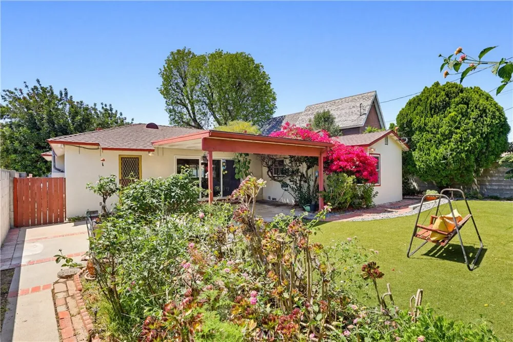 7508 Paso Robles Avenue Lake Balboa, CA 91406