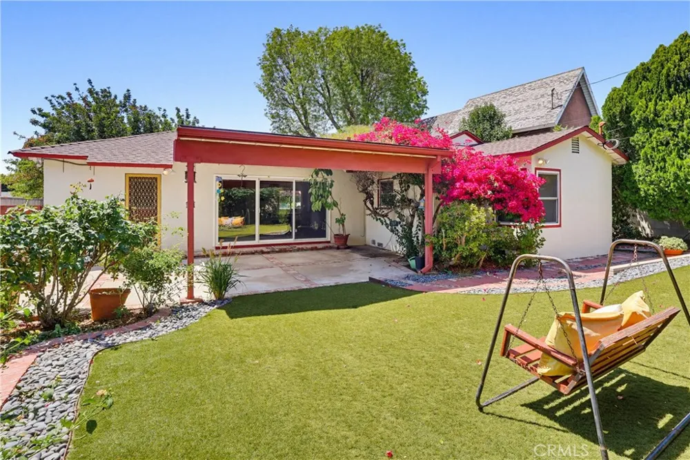 7508 Paso Robles Avenue Lake Balboa, CA 91406