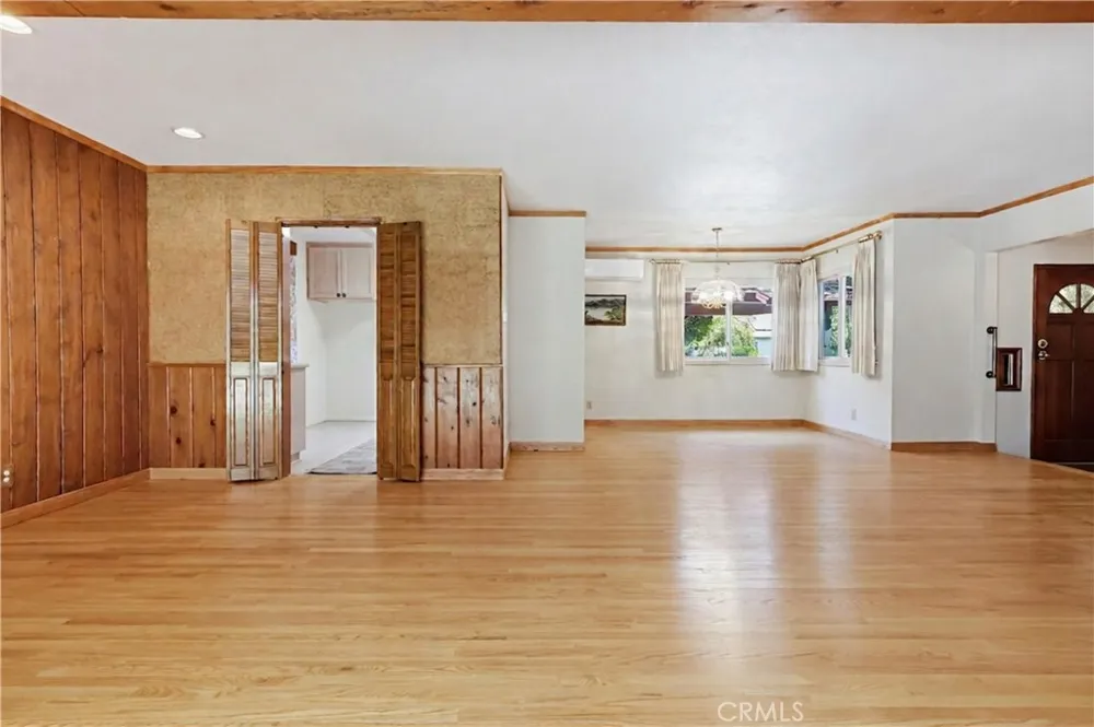 7508 Paso Robles Avenue Lake Balboa, CA 91406