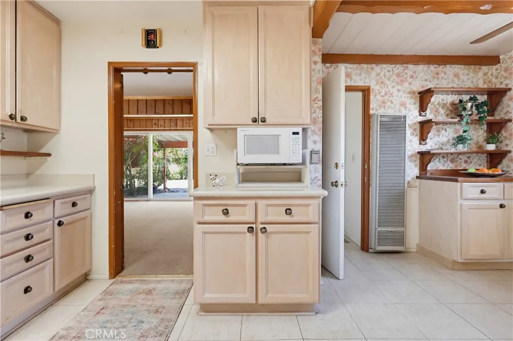 7508 Paso Robles Avenue Lake Balboa, CA 91406