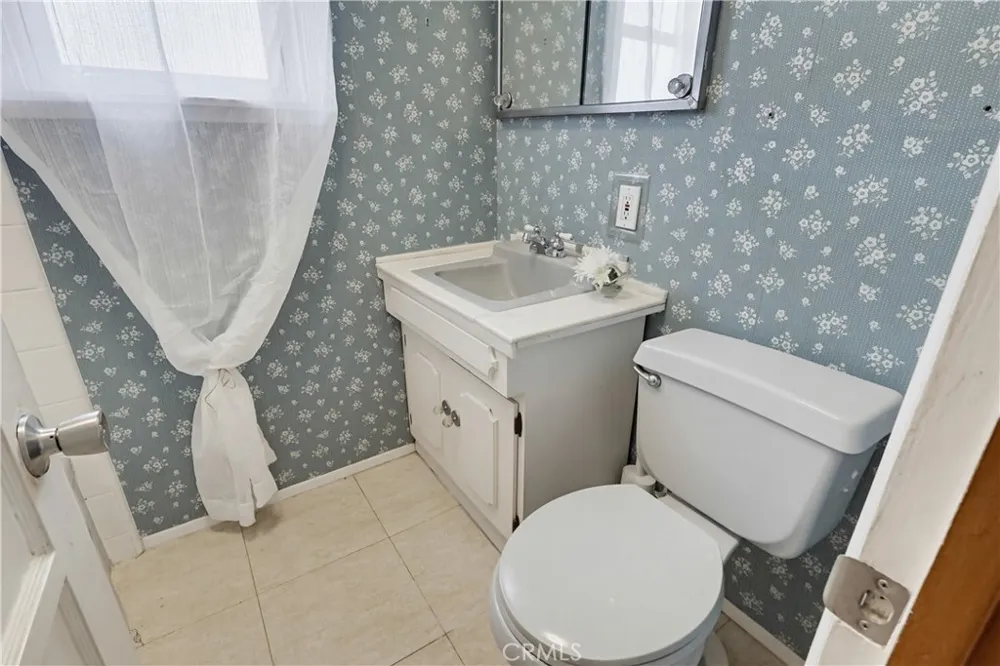 7508 Paso Robles Avenue Lake Balboa, CA 91406