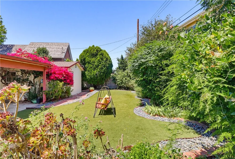 7508 Paso Robles Avenue Lake Balboa, CA 91406