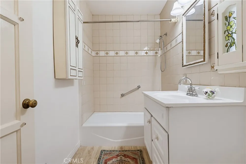 7508 Paso Robles Avenue Lake Balboa, CA 91406