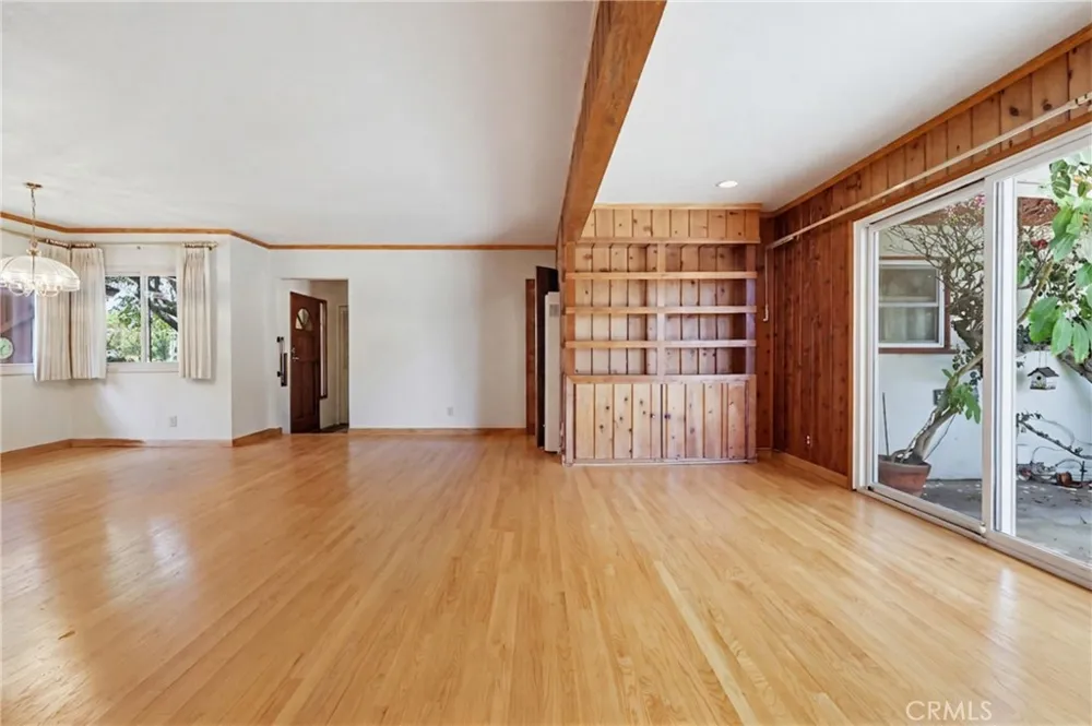 7508 Paso Robles Avenue Lake Balboa, CA 91406