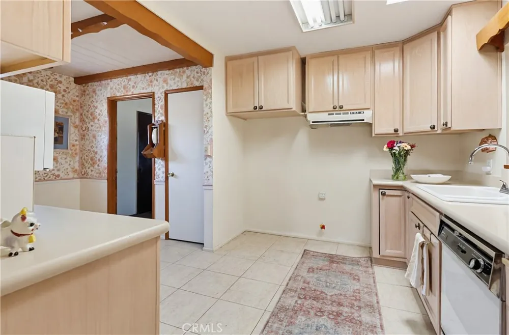 7508 Paso Robles Avenue Lake Balboa, CA 91406