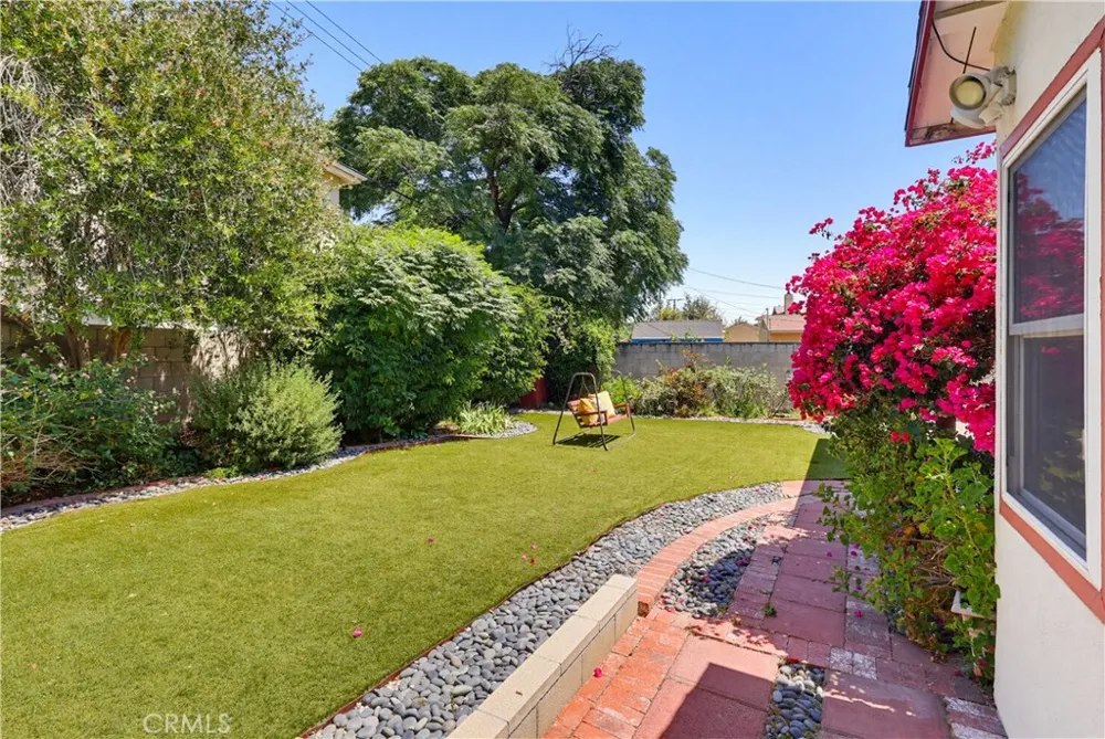 7508 Paso Robles Avenue Lake Balboa, CA 91406